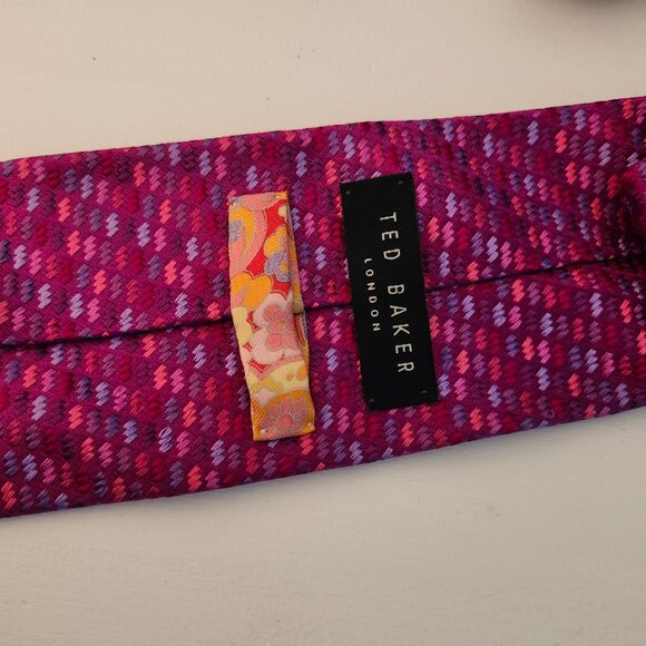 3/$15 SALE! 😎 Ted Baker men's tie - Picture 4 of 4